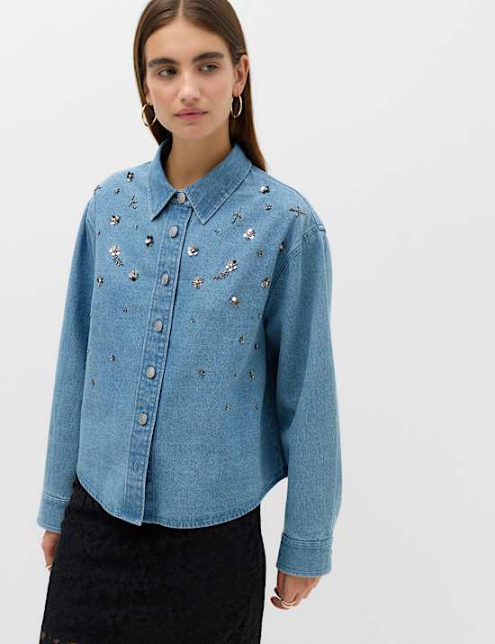 Camisa denim con cuello con adorno