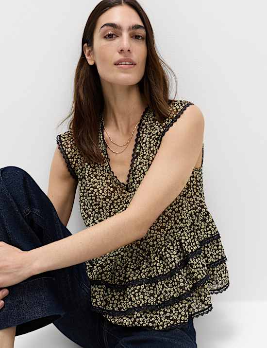Ditsy Floral V-Neck Ruffle Top