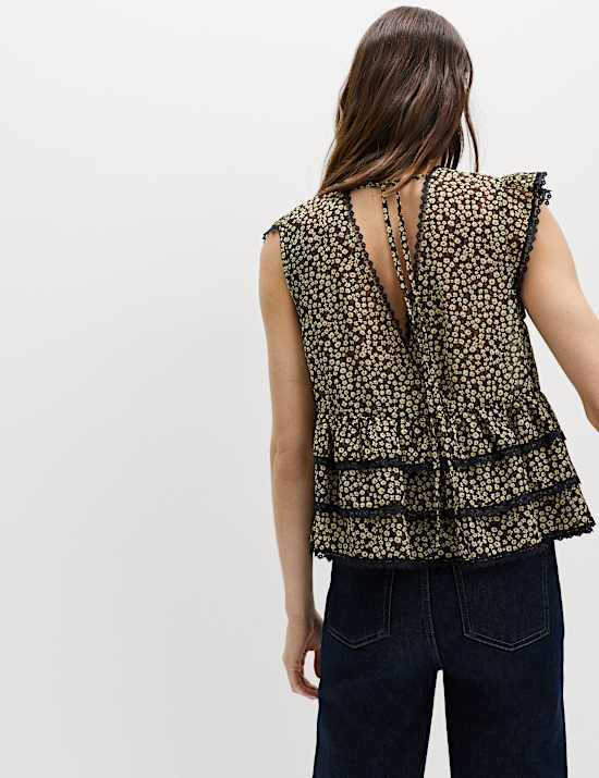 Ditsy Floral V-Neck Ruffle Top