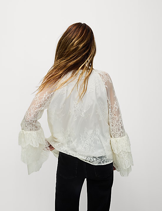 Blouse met strikhals van geborduurde kant