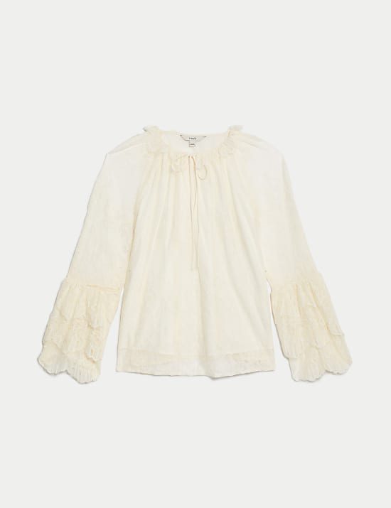 Blouse met strikhals van geborduurde kant