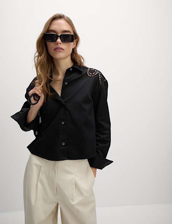 Zkrácená košile z&nbsp;čisté bavlny s&nbsp;prostřihovaným zdobením