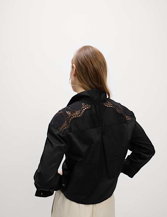 Zkrácená košile z&nbsp;čisté bavlny s&nbsp;prostřihovaným zdobením