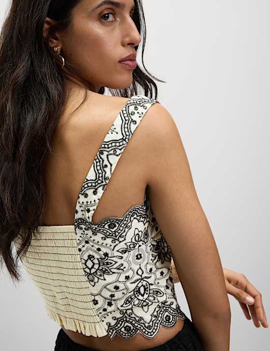 Haut court coupe cintrée 100 % coton à broderie