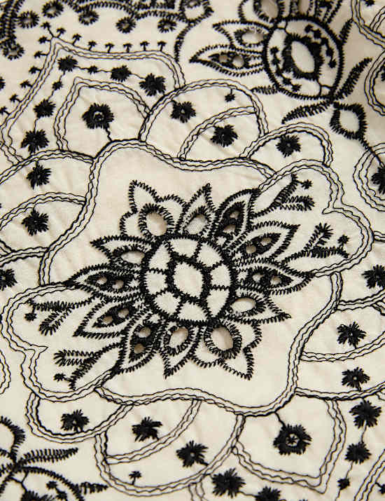 Haut court coupe cintrée 100 % coton à broderie