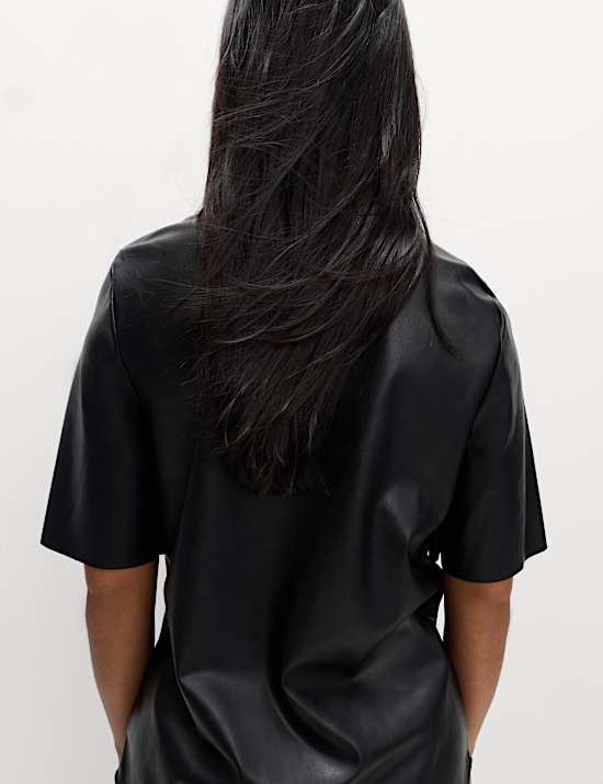 Chemise en simili cuir à fermeture boutonnée avec encolure