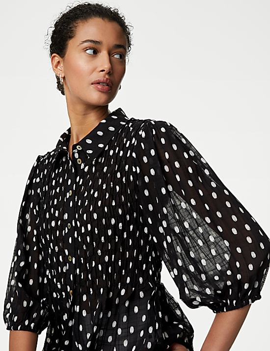Chemise &agrave; d&eacute;tail fronc&eacute; et motif