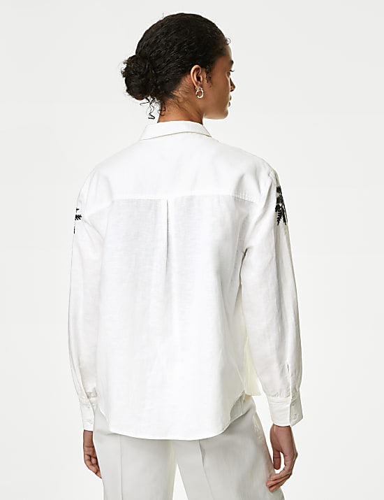 Chemise en lin &agrave; motif brod&eacute; avec encolure