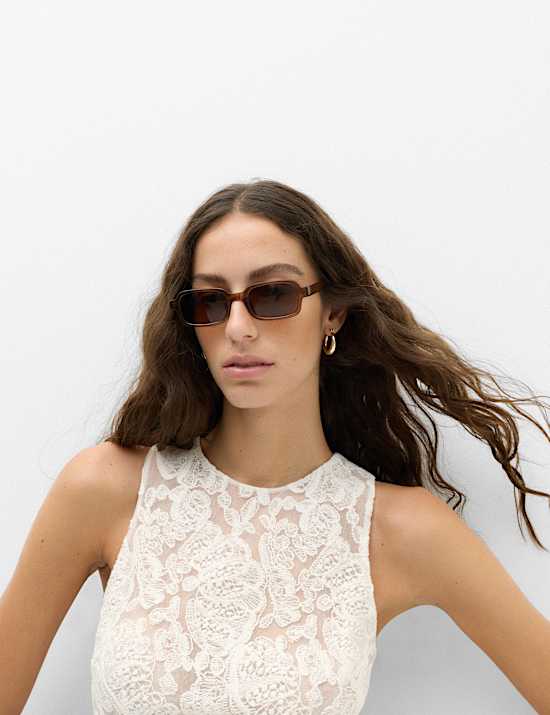 Lace Fitted Tunic Shell Top