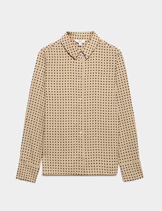 Chemise &agrave; pois et fermeture boutonn&eacute;e avec encolure