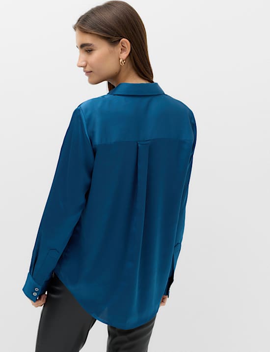 Camisa abotonada con cuello de sat&eacute;n