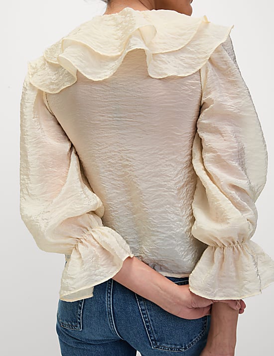 Bluse mit V-Ausschnitt und Rüschendetail