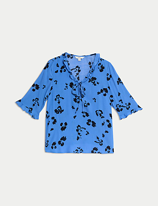 Halenka s vol&aacute;ny, potiskem a v&yacute;střihem do V