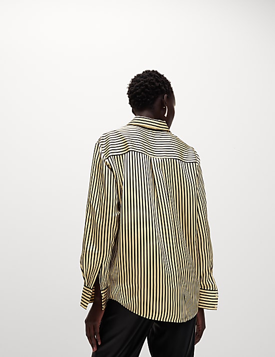 Camisa con cuello de satén