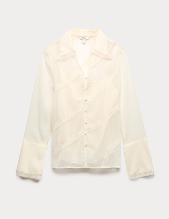 Chemise &agrave; encolure et d&eacute;tail couture