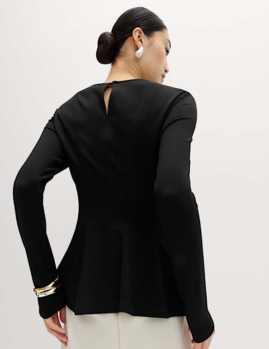 Top p&eacute;plum &agrave; manches longues et taille ajust&eacute;e