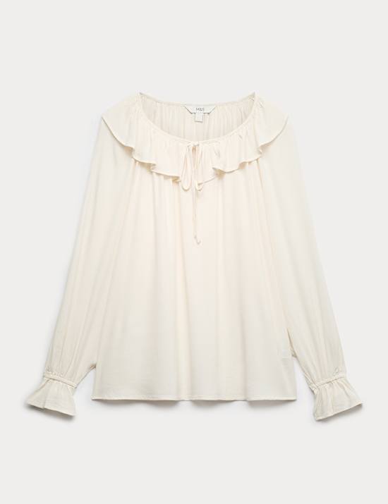 Blouse &agrave; d&eacute;tail jabot