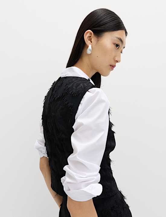 Top ajust&eacute; &agrave; col en V, motif jacquard fleuri et franges