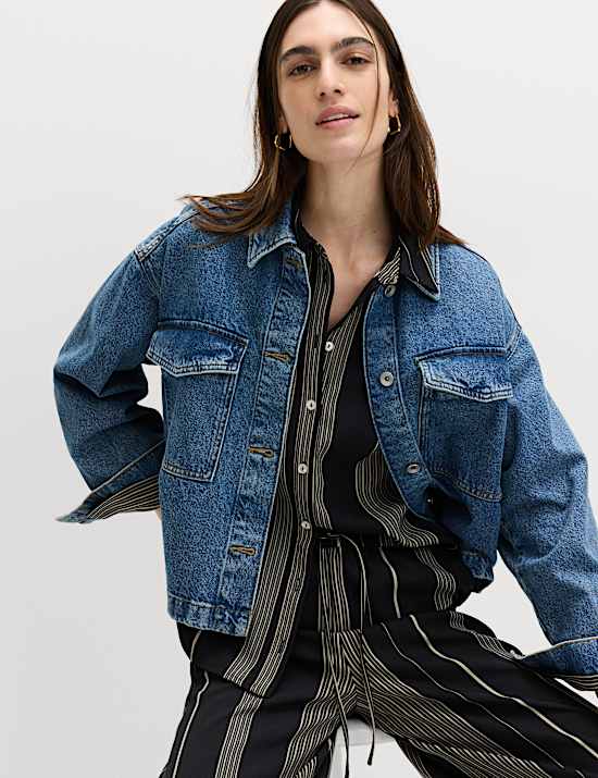 חולצת פסים עם צווארון וכפתורים לכל האורך