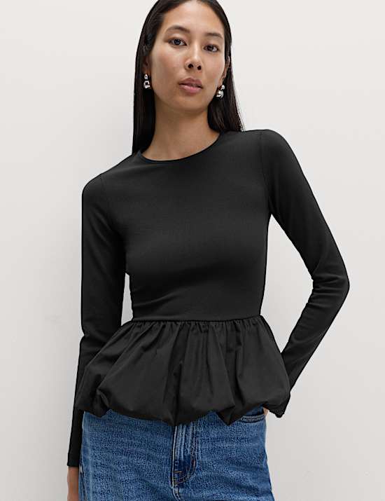 Top s přidaným volánkem a balónovým lemem