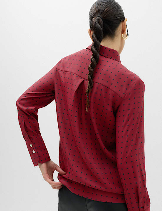 Chemise petite taille boutonn&eacute;e &agrave; motif pois et encolure