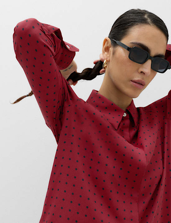 Chemise petite taille boutonn&eacute;e &agrave; motif pois et encolure