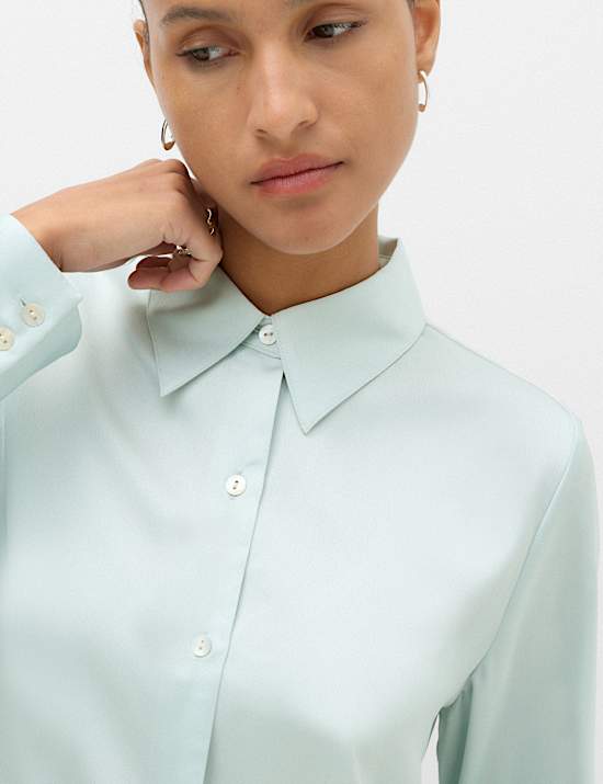 Chemise en satin boutonn&eacute;e &agrave; encolure