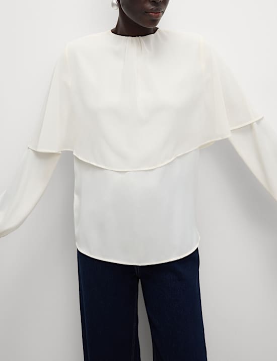Bluse mit Rundhalsausschnitt und Cape-Detail