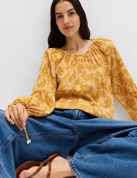 Gestreepte blouse met pliss&eacute; en strikdetail