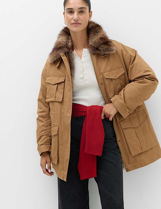 Chaqueta estilo parka 100 % algod&oacute;n con ribete de piel sint&eacute;tica