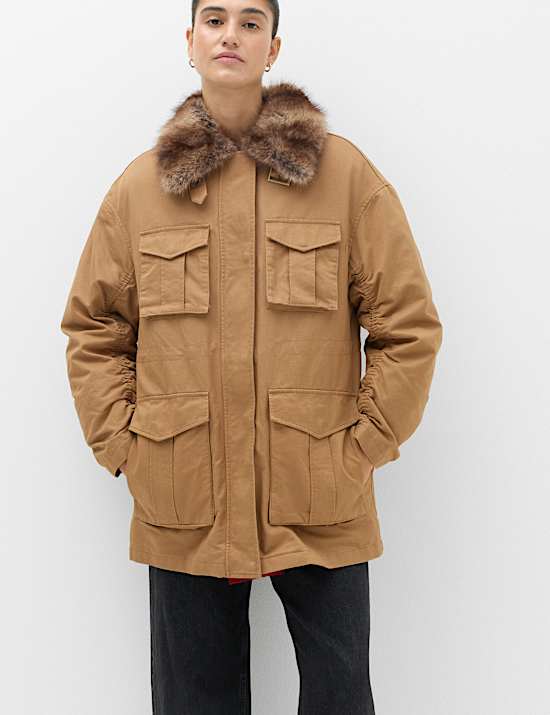 Chaqueta estilo parka 100 % algod&oacute;n con ribete de piel sint&eacute;tica