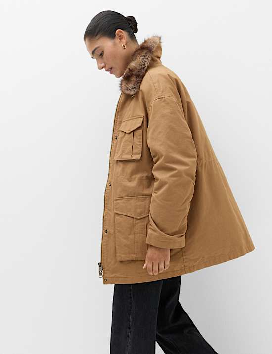 Chaqueta estilo parka 100 % algod&oacute;n con ribete de piel sint&eacute;tica