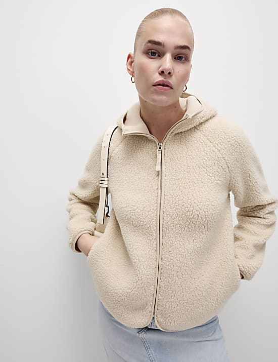 Chaqueta polar con capucha