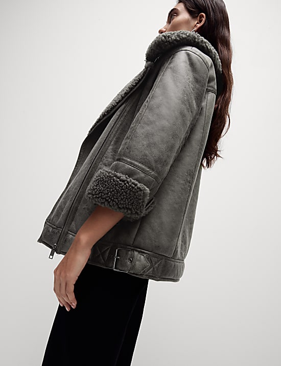 Letecká bunda z umělé ovčí kůže s podšívkou z látky borg