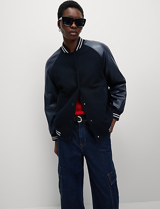 Bunda bomber College volného střihu, z umělé kůže