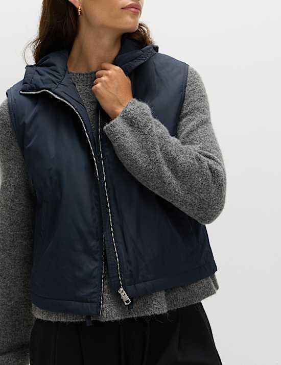 Crop αμάνικο μπουφάν με κουκούλα και ενίσχυση