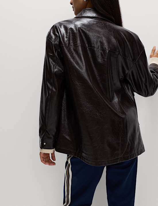 Veste longue en similicuir laqué