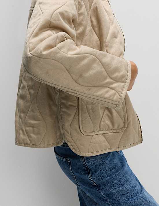 Καπιτονέ τζάκετ με ψηλό γιακά