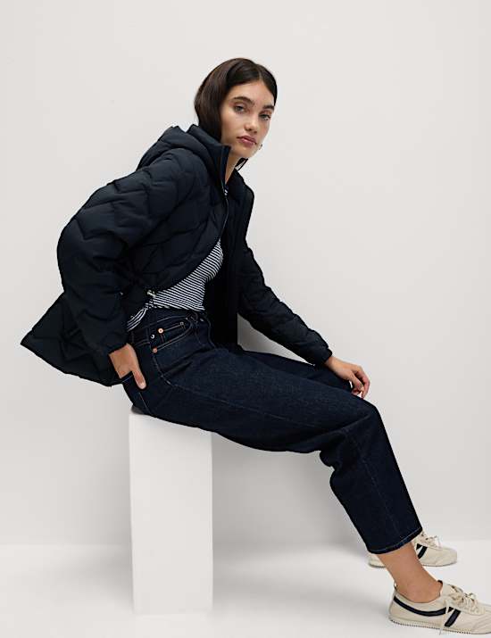 Chaqueta acolchada con plumas y plumón y diseño en zigzag