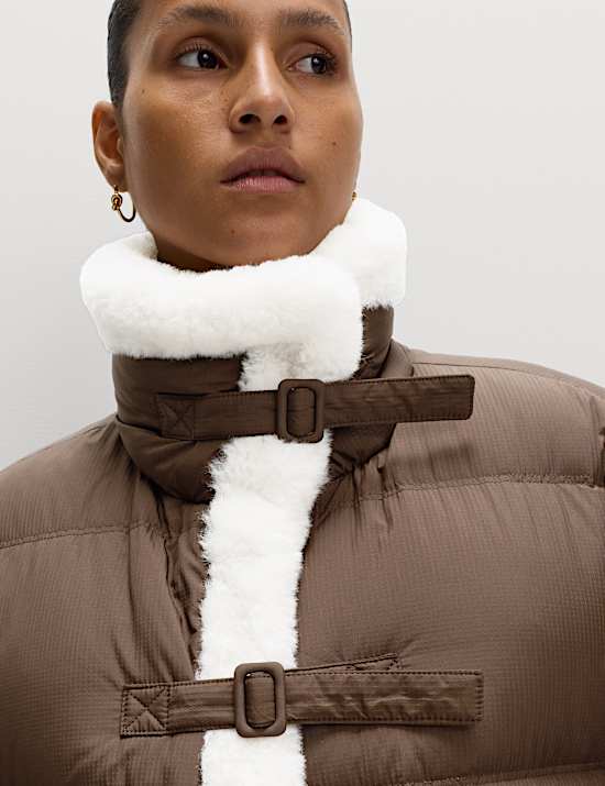 Ocieplana kurtka pierzowo-puchowa z wykończeniem z misia