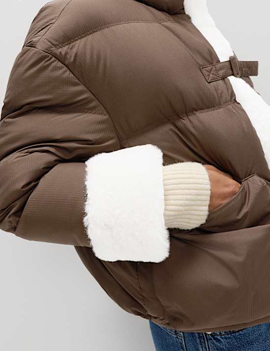 Ocieplana kurtka pierzowo-puchowa z wykończeniem z misia