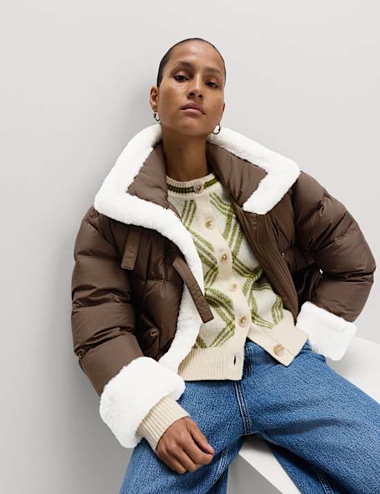 Ocieplana kurtka pierzowo-puchowa z wykończeniem z misia