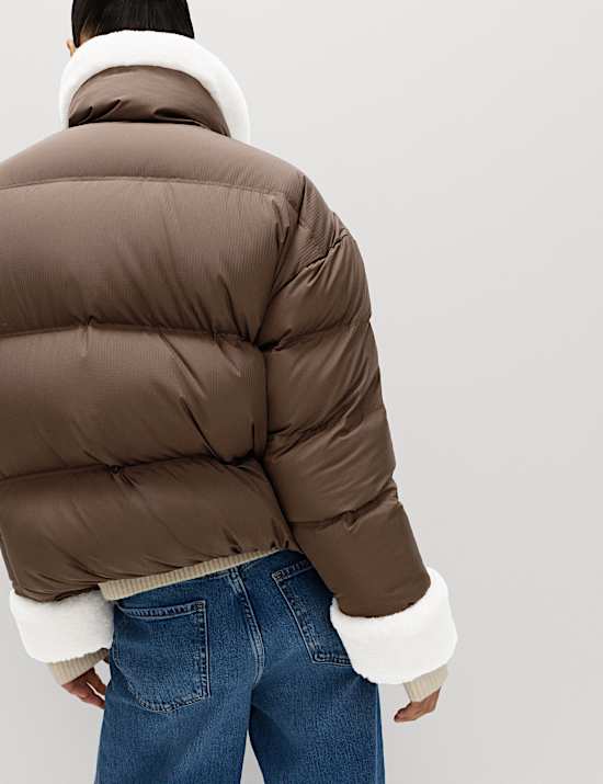 Ocieplana kurtka pierzowo-puchowa z wykończeniem z misia