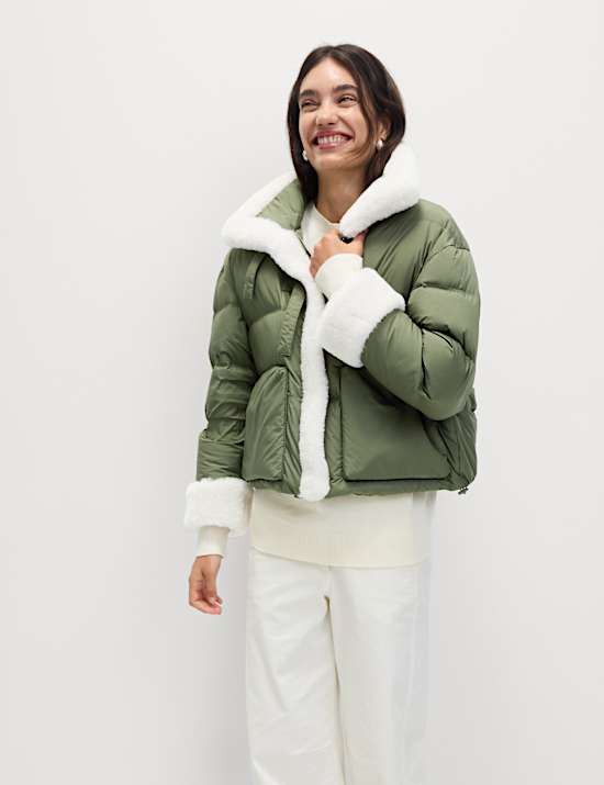 Veste matelass&eacute;e garnie de plumes et de duvet &agrave; bordure imitation peau de mouton