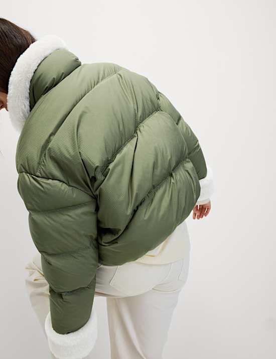 Veste matelass&eacute;e garnie de plumes et de duvet &agrave; bordure imitation peau de mouton