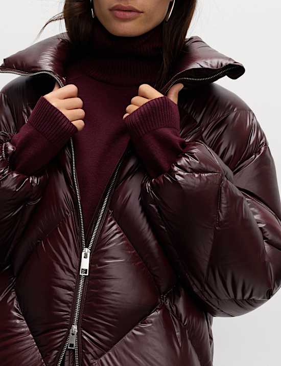 Manteau rembourré matelassé à motif losanges, garni de plumes et de duvet, doté de la technologie Stormwear™