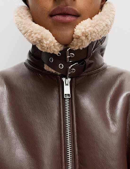 Pilotenjacke in Lammfelloptik mit Schnallendetail