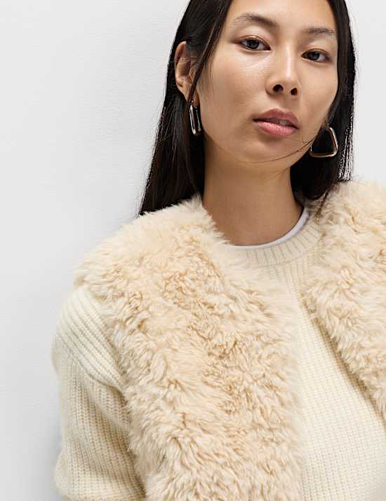 Chaleco en piel sintética texturizada