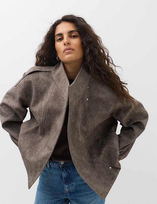 Chaqueta b&oacute;mber texturizada con cuello chimenea