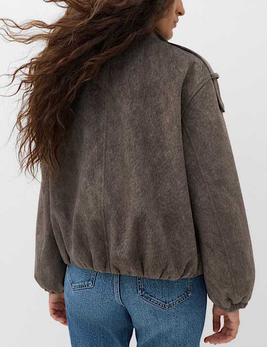 Chaqueta b&oacute;mber texturizada con cuello chimenea